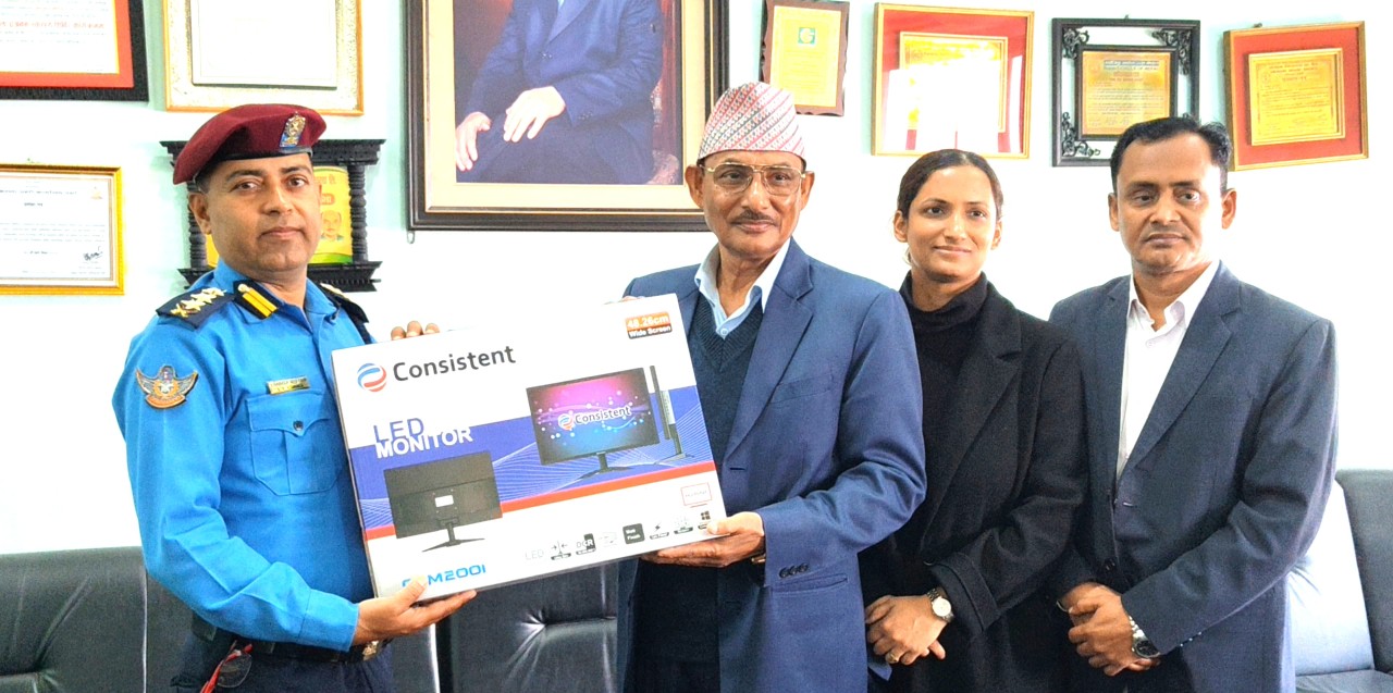 नेशनल मेडिकल कलेजद्वारा नेपाल प्रहरी प्रदेश कार्यालय बीरगञ्जलाई  कम्प्युटर तथा युपिएस हस्तान्तरण