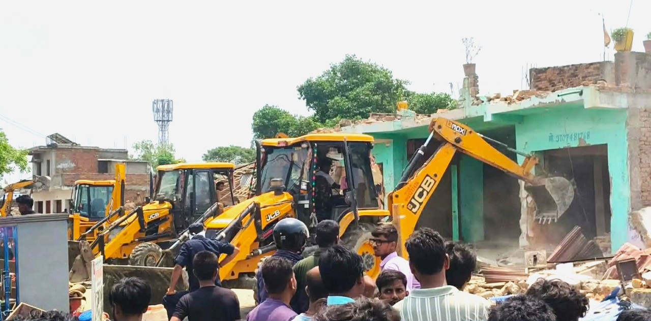 वीरगञ्जमा गुठीको अतिक्रमित जग्गा खाली: ५ बिघामा रहेका ३८० घरटहरा हटाइए