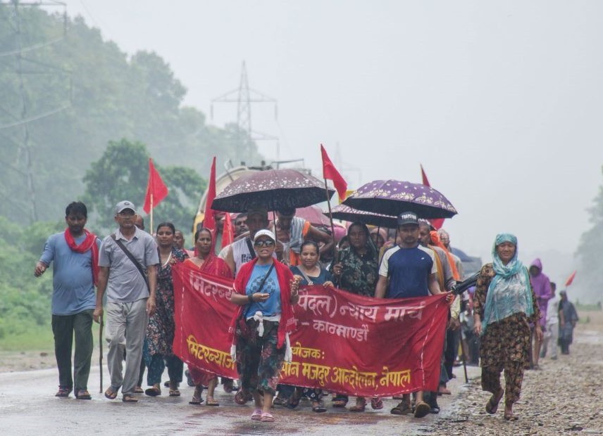 मिटरब्याज पीडितको ‘पैदल न्याय मार्च’ चौथो दिन लालबन्दीबाट काठमाडौंतर्फ