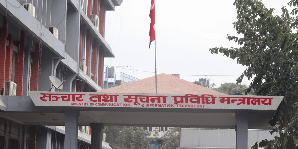 अनलाइन सञ्चारमाध्यमका लागि नयाँ नियम लागू  दर्ता र नवीकरण शुल्क अनिवार्य,सबैलाई कानुनी दायराभित्र ल्याउने सरकारको उद्देश्य रहेको मन्त्रालयले स्पष्ट