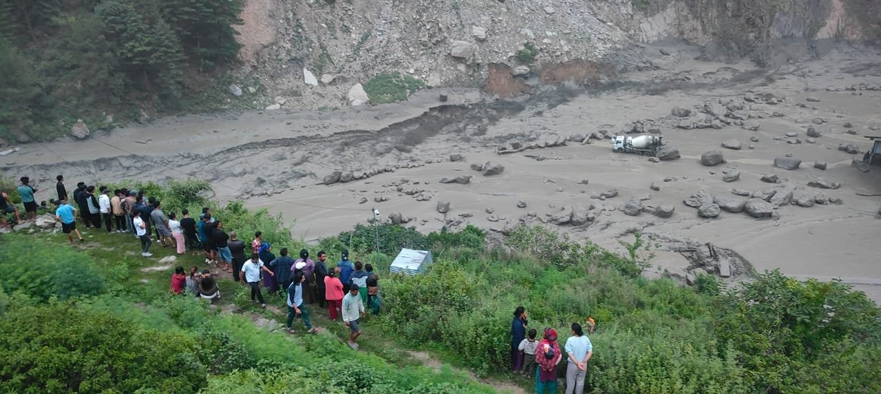 रसुवामा बाढी:  हालसम्म ५० जनाको उद्धार, ६ जना चिनियाँ नागरिकसहित १८ जना सम्पर्कविहीन