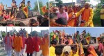 दुर्गा पूजामा भक्तिमय मधेस, त्रिवेणी नदीमा जल भर्न श्रद्धालुको लर्को
