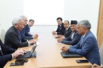 प्रधानमन्त्री ओलीसँग एसियन पूर्वाधार लगानी बैंक अध्यक्षको शिष्टाचार भेट