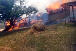 भारतको गहुृँ खेतमा लगाइएको आगोले जलायो पर्साको छिपहरमाई भलुवहियाका घर