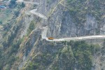 दुई स्थानमा पहिरो खसेपछि कान्तिराजपथमा आवागमन अवरुद्ध