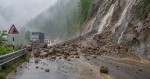 भारी वर्षाले राजमार्गमा जोखिम बढ्यो, पृथ्वी र बीपी राजमार्गको आवागमन प्रभावित
