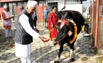 राष्ट्रपति पौडेलद्वारा शीतल निवासमा गाई पूजा