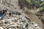कर्णाली राजमार्ग अवरुद्ध, स्याउ सडकमै कुहिने चिन्ता