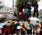 सरकारविरुद्ध सुकुम्बासीको काठमाडौंमा थाल ठटाउँदै प्रदर्शन