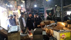 वीरगंजमा संयुक्त बजार अनुगमन : तीन पाउरोटी उद्योगबाट म्याद गुज्रिएका खाद्यसामग्री जफत र नष्ट