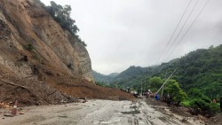 बाढीका कारण यी राजमार्गहरु पूर्णरूपमा अवरुद्ध: