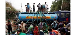 दिल्लीमा पानीको हाहाकार :आम्दानीको दश प्रतिशतसम्म पानीमै खर्च, बाँच्नै महँगो
