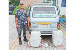 अस्पतालको नाम लेखिएको गाडीबाट ६० किलो गाँजा बरामद, चालक फरार