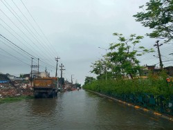 सडक विस्तारको मलबाले नाला जाम, वर्षापछि वीरगन्जका मुख्य चोक जलमग्न