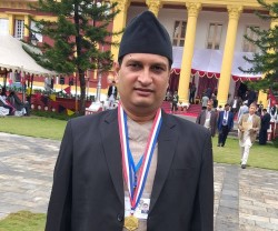 नारायणी रंगशालाको जिर्ण अवस्था प्रति डा.चौधरी चिन्तित, स्तरउन्नतीको बिषयमा आवाज उठाउन आग्रह