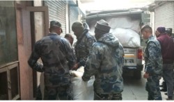 वीरगञ्ज भन्सार छलि ल्याएको करिब तिन ट्रक कपडा सशस्त्र प्रहरीद्वारा बरामद 