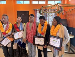 नेपाल आदिवासी जनजाति पत्रकार महासंघ फोनिज मधेस प्रदेशद्वारा चार जना पत्रकार सम्ममानित