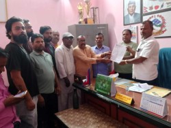 विभिन्न मागहरु राखी नेकपा एकीकृत समाजवादी पार्टी, परवानीपुर गाउँपालिका कमिटीद्वारा गाउँपालिका अध्यक्षलाई ज्ञापनपत्र