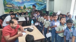 साउथजोन माध्यमिक बिधालयमा तीन दिने स्वास्थ्य  चेकजाँच शिविरको दोस्रो दिन पनि जारी,शिक्षा संगै विद्यार्थीहरुको स्वास्थ्यमा ध्यान दिन जरुरी प्रिन्सिपल चौधरीको भनाइ