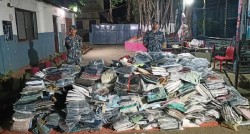अवैध गोदाममा सशस्त्र प्रहरीको छापा, २३ लाख रुपैयाँ बराबरको कपडा बरामद