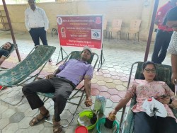 ६ महिला सहित १४ जनाले गरे रक्तदान — किरण आँखा अस्पताल र तेरापन्थ युवा परिषद् बीरगंजद्वारा खुला रक्तदान कार्यक्रम सम्पन्न
