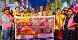 नवरात्रीको अवसरमा लायन्स क्लबद्वारा गहवामाई मन्दिरमा प्रसाद वितरण