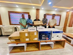 जेनजी आन्दोलनमा ध्वस्त बनेको वीरगञ्ज महानगरलाई सूर्या नेपालद्वारा विद्युतीय सामग्री सहयोग