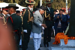 राष्ट्रपति रामचन्द्र पौडेलद्वारा पृथ्वी जयन्तीमा माल्यार्पण