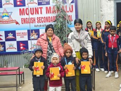 माउन्ट मकालु बोर्डिङ स्कुलद्वारा आयोजित जुनियर एस्पर्ट सप्ताहको पहिलो दिन पिजीदेखि युकेजीसम्मका विद्यार्थीहरूको सहभागीता