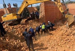 ललितपुरमा इँट्टाभट्टा पर्खाल भत्किँदा एक महिलाको मृत्यु, ४ घाइते