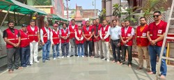 विश्व हिन्दू परिषदको सहयोग : हिन्दू पत्रकार संघलाई ३० थान ज्याकेट हस्तान्तरण