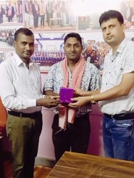 बिपिएस +2 कलेजद्वारा पत्रकार मंचका  अध्यक्ष आनन्द पटेल सम्मानित