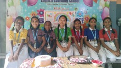 माउन्ट मकालु बोर्डिङ स्कुलमा विविध कार्यक्रमसहित बाल दिवस मनाइयो