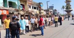 सडक विस्तारको विरोधमा वीरगञ्जमा मानव साङ्लो