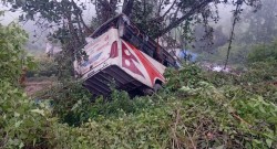 गोरखामा रात्रिबस पल्टिँदा २१ यात्रु घाइते, दुईको ज्यान जोखिममा