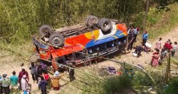 धनकुटामा बस दुर्घटना, चौध जना घाइते, ४ को अवस्था गम्भीर