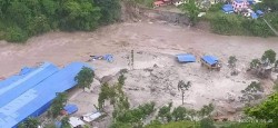 भोटेकोसी बाढीमा मृत्यु हुनेको संख्या १६५, उद्धार र खोजी जारी