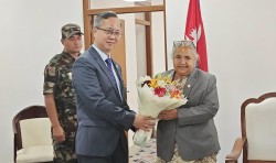 चिनियाँ राजदूतले प्रधानमन्त्री कार्कीलाई भेटेर दिए बधाई