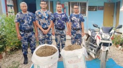 सिरहामा ४९ किलो ७६० ग्राम गाँजा बरामद, तस्कर मोटरसाइकल छाडेर फरार