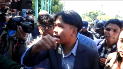 राष्ट्रपति कार्यालयको वार्तामा गुरुङ समूहलाई मात्रै प्रवेश दिएको भन्दै अन्य जेनजी समूहद्वारा बिरोध प्रदर्शन