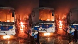 वीरगन्जको  बसपार्कमा दुई बसमा भीषण आगलागी