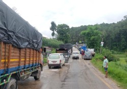 पहिरोले बीपी राजमार्ग अवरोध, आजबाट राति १२ घण्टा सवारी आवागमन रोक