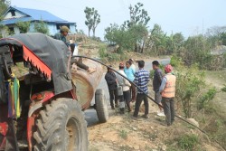 सुक्खाका कारण मुहान सुकेपछि खानेपानीका लागि ट्यांकरको प्रबन्ध