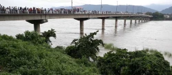 नारायणी नदीमा एकै दिन दुई जना हाम फालेर बेपत्ता ,खोजी कार्य जारी