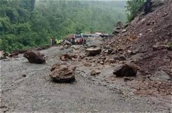 बाढी–पहिरोले प्रमुख राजमार्ग अस्तव्यस्त, देशभरका विभिन्न सडकखण्डमा यातायात अवरुद्ध