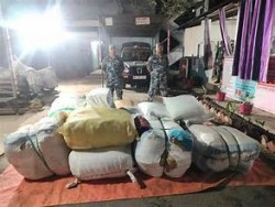 सिरहामा १३ लाख ३५ हजारको अवैध सामान बरामद