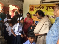 साहिब दरबारको वार्षिकोत्सवमा त्रिजुद्ध माविका बाल शिक्षाका ८६ विद्यार्थीलाई स्कूल ब्याग वितरण 