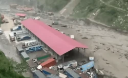 चीनबाट आएको बाढीले रसुवामा कहर, १८ जना बेपत्ता
