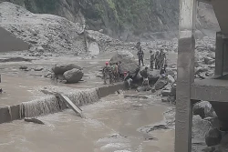 भोटेकोशीको बाढीमा परेका १९ जना अझै बेपत्ता