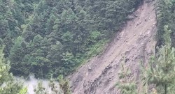 चुमनुब्रीमा भीषण पहिरो खस्दा स्यारखोला थुनियो, नदी आसपासका बस्तीलाई सतर्क रहन आग्रह